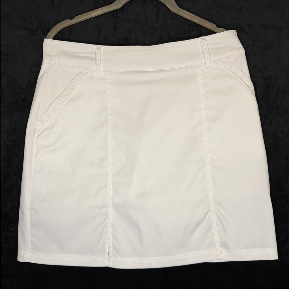 Aivir White Women's Skort